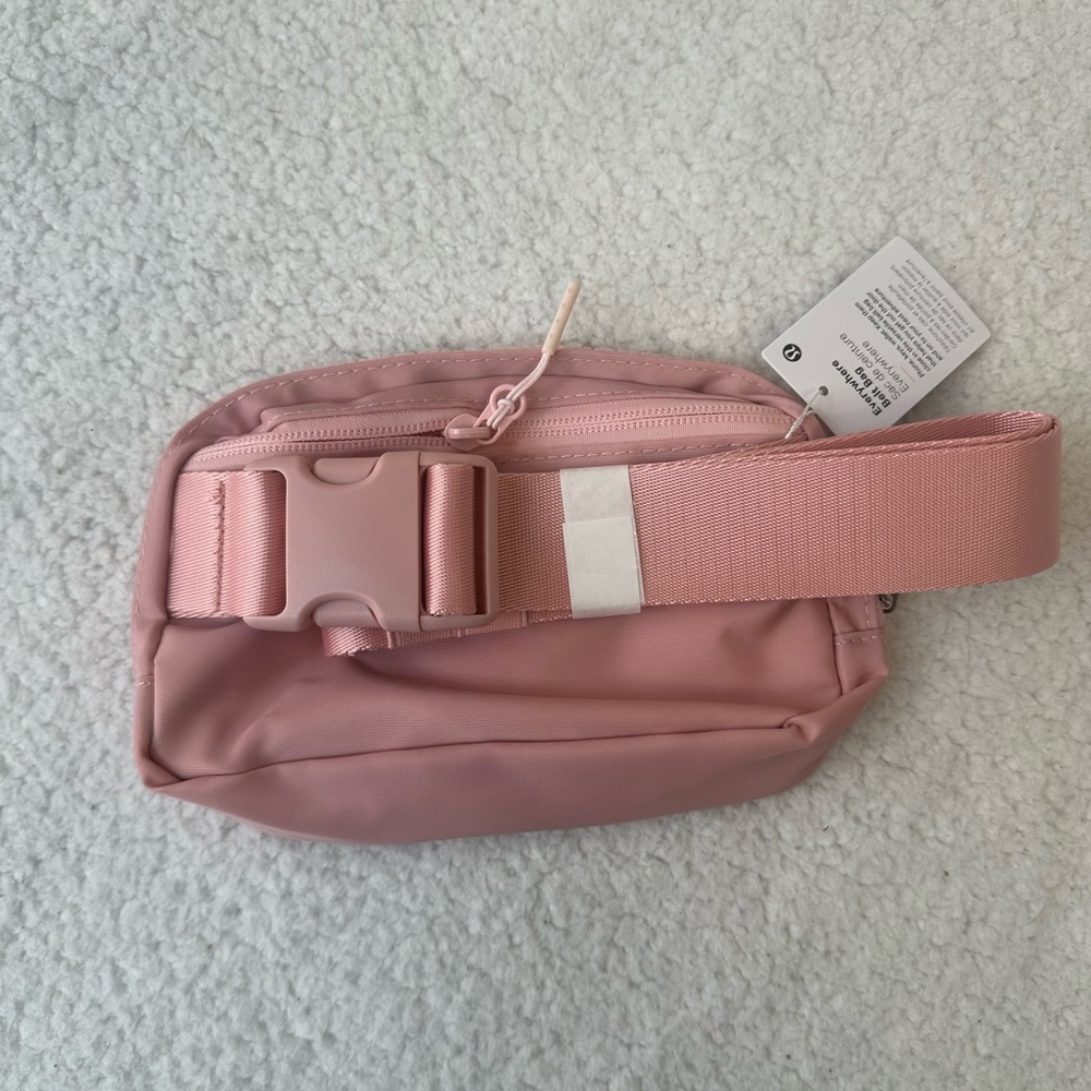 Lululemon Everywhere belt bag 1L in Deco Pink - Picture 2 of 16
